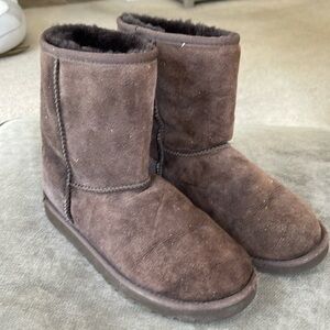 Ugg Boots. Brown. Size 6.